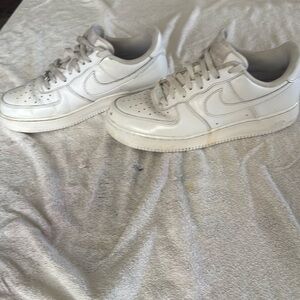Mens white nike Air Force 1’s size 9